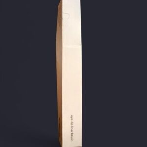 lilah b. Elegant Cream Brush